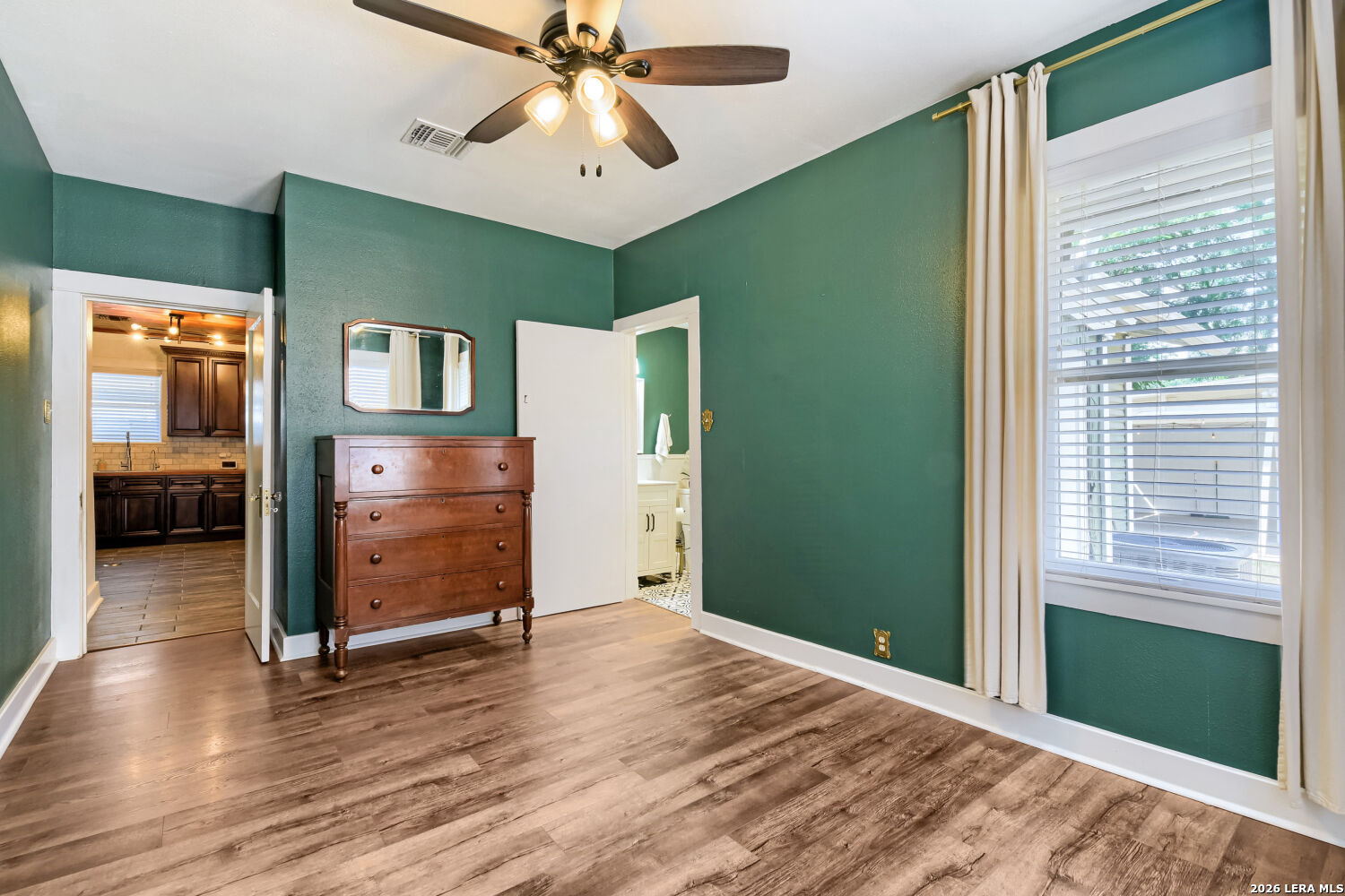 1819 W Woodlawn Avenue, San Antonio, TX 78201