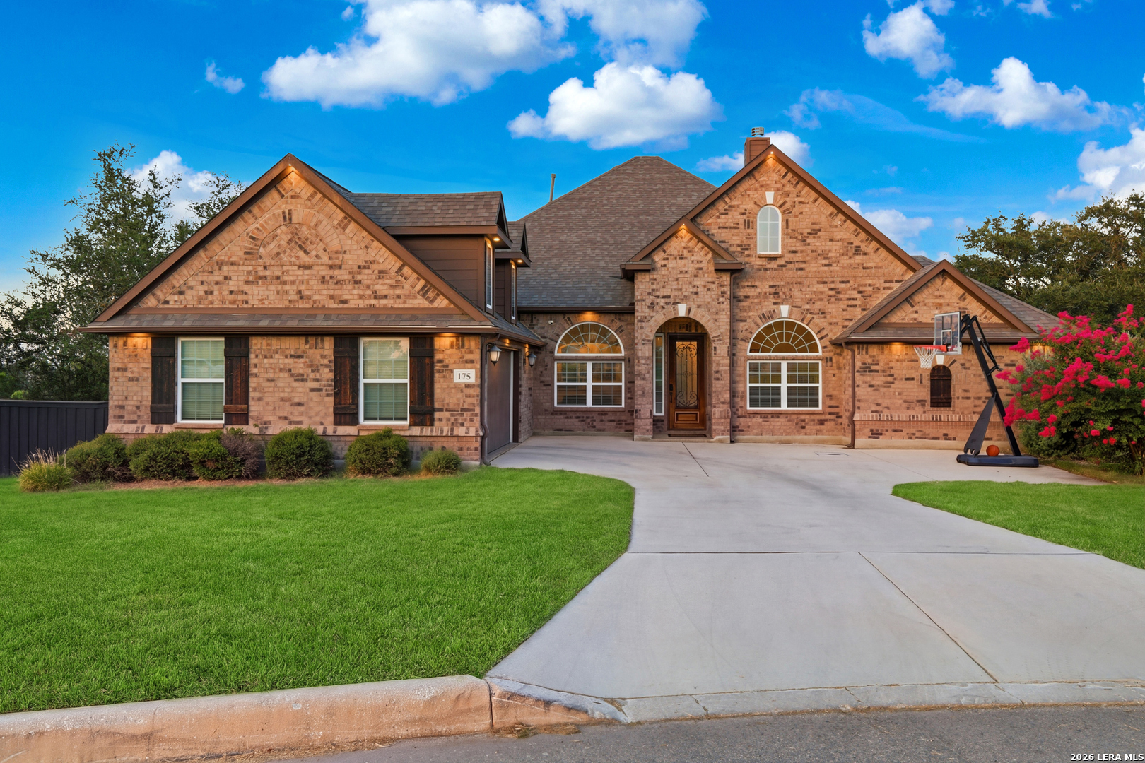 175 Wagon Ln Listing Cover Image