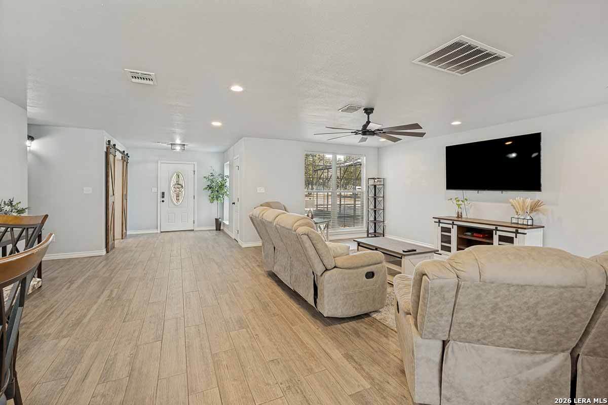 200 Oak Hollow Drive, La Vernia, TX 78121