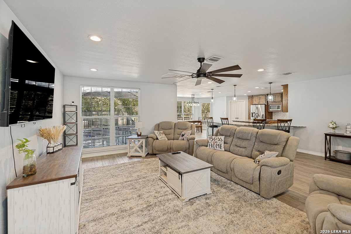 200 Oak Hollow Drive, La Vernia, TX 78121