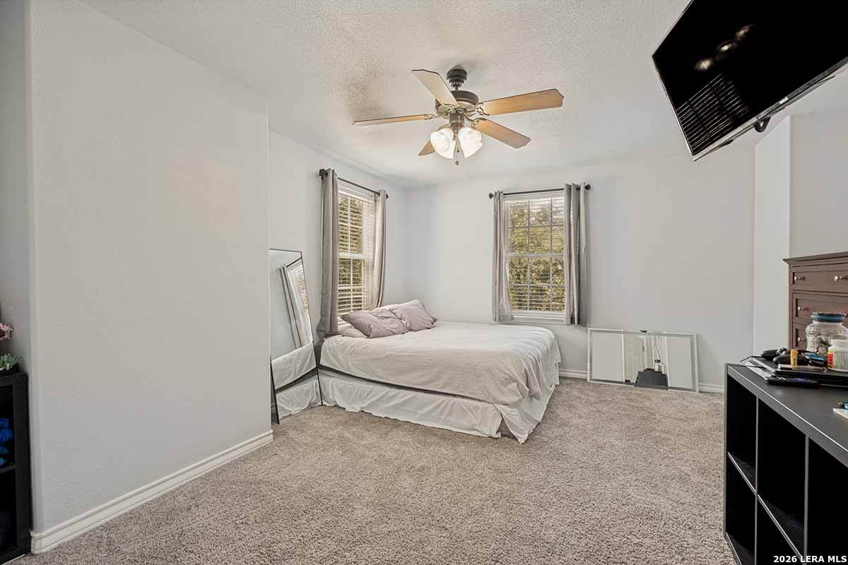200 Oak Hollow Drive, La Vernia, TX 78121