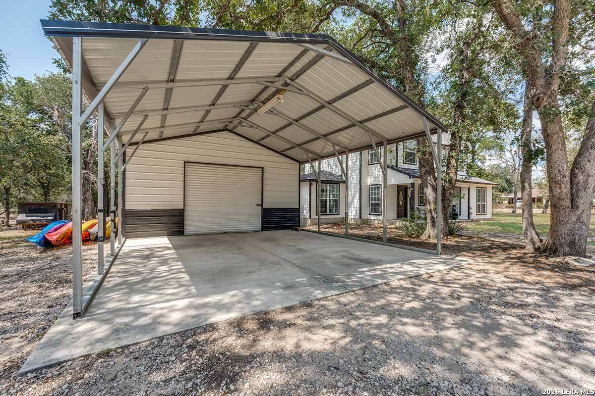 200 Oak Hollow Drive, La Vernia, TX 78121
