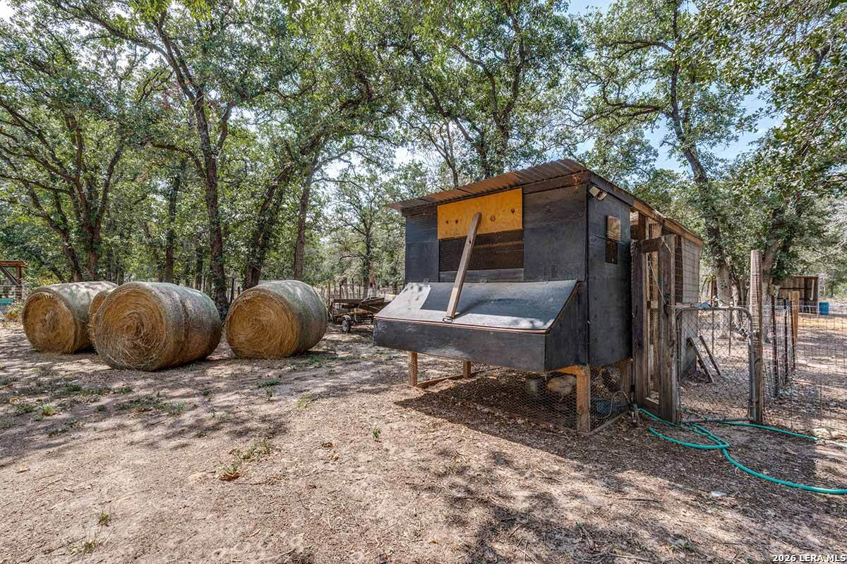 200 Oak Hollow Drive, La Vernia, TX 78121
