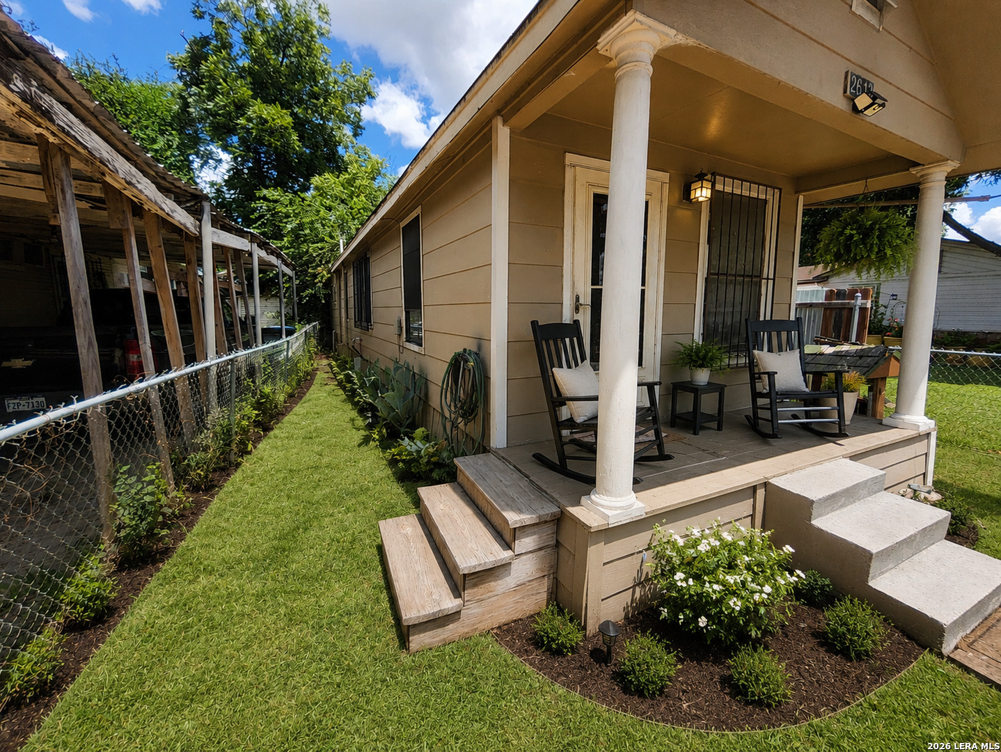2613 Colima St Listing Cover Image