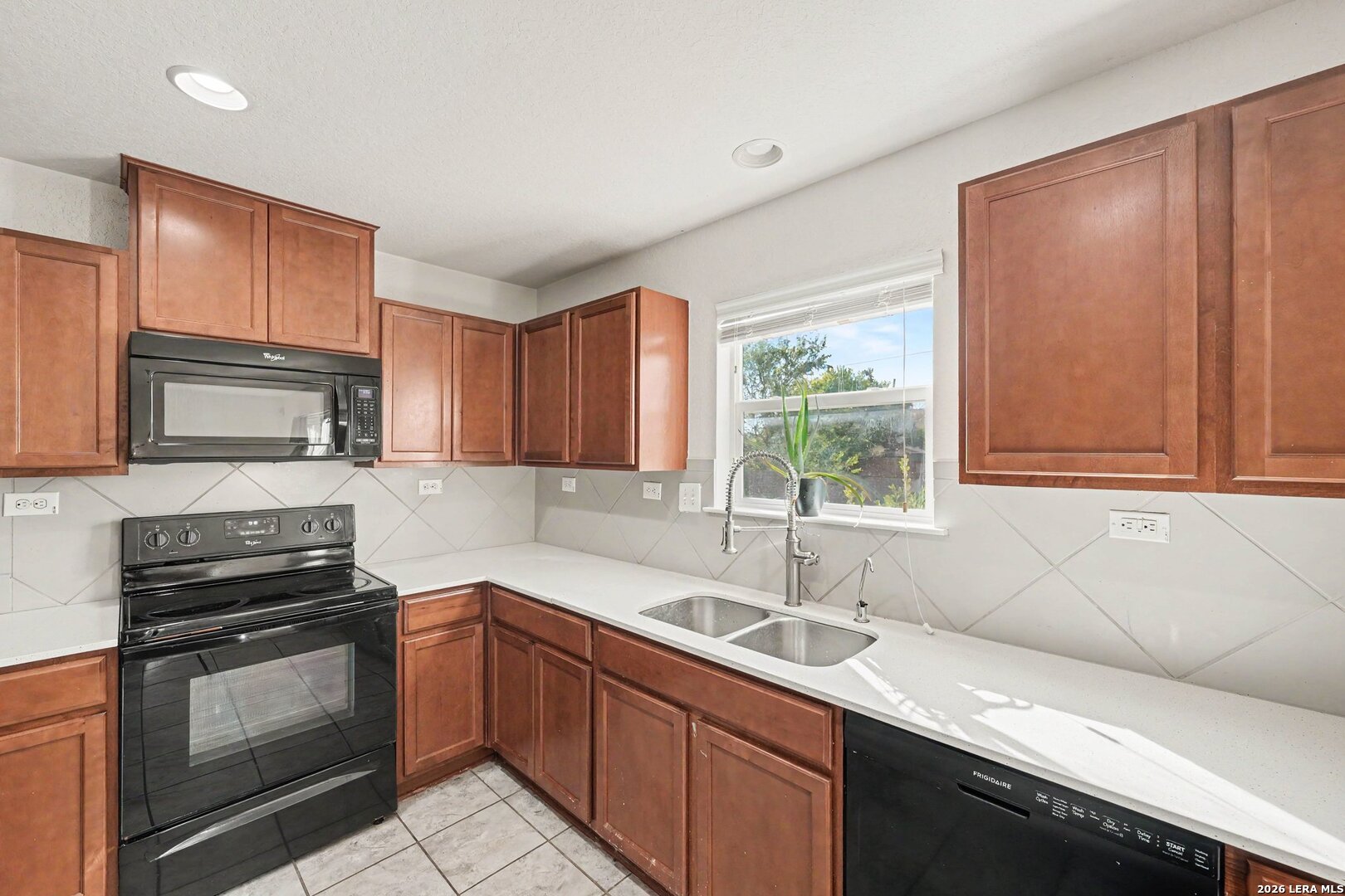 210 Granite Mist, Universal City, TX 78148