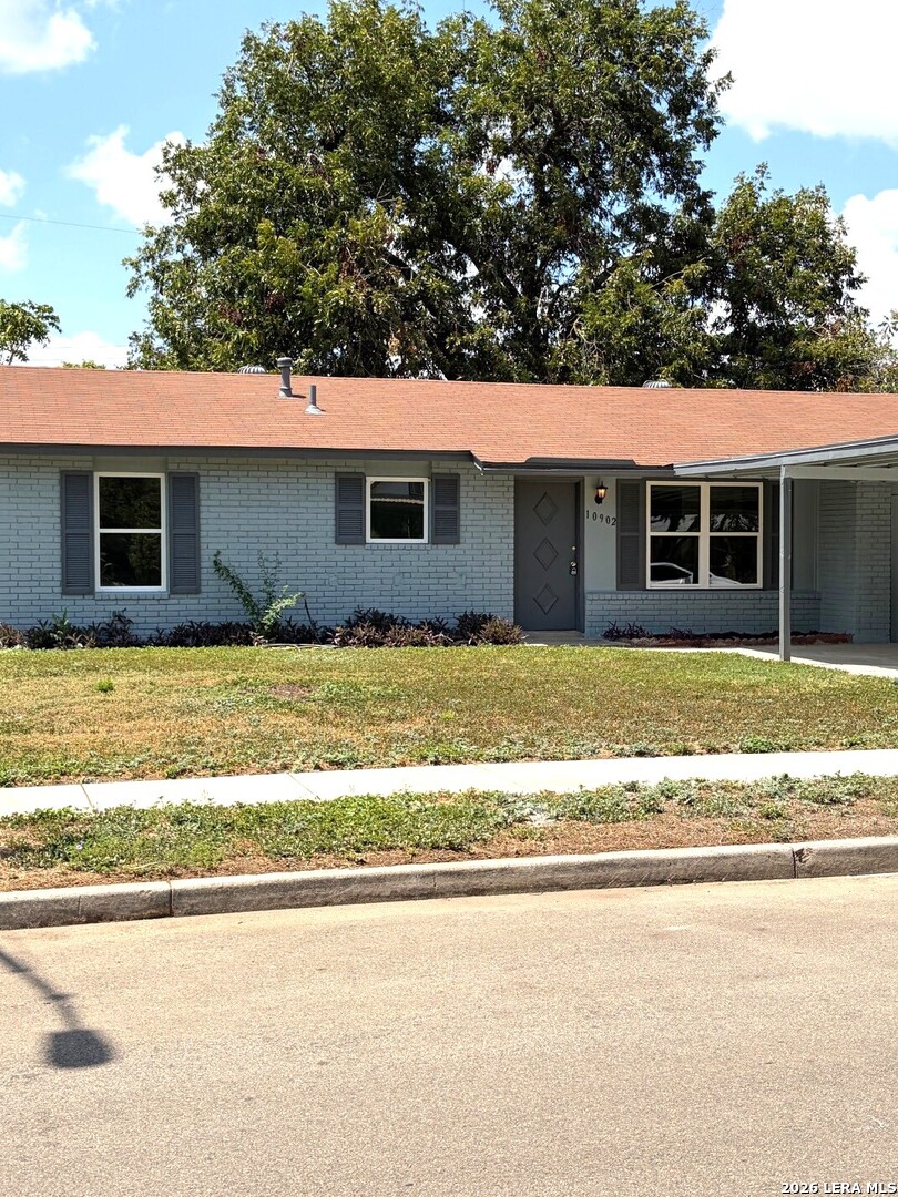 10902 Lazy Oaks Listing Cover Image