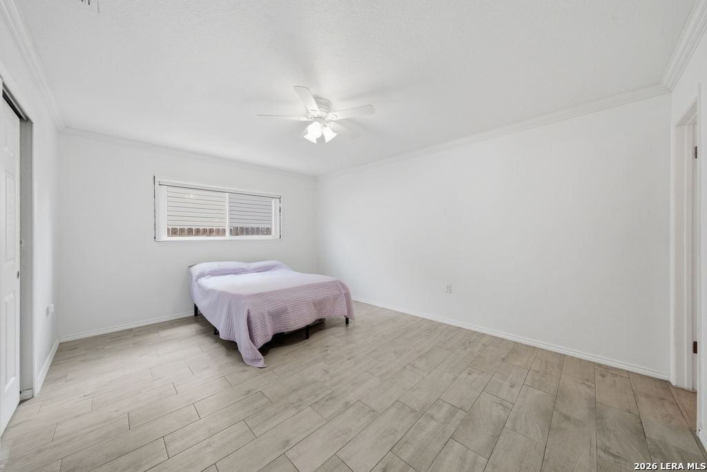 5930 OAK RUN ST, San Antonio, TX 78247