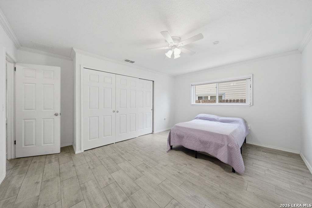 5930 OAK RUN ST, San Antonio, TX 78247