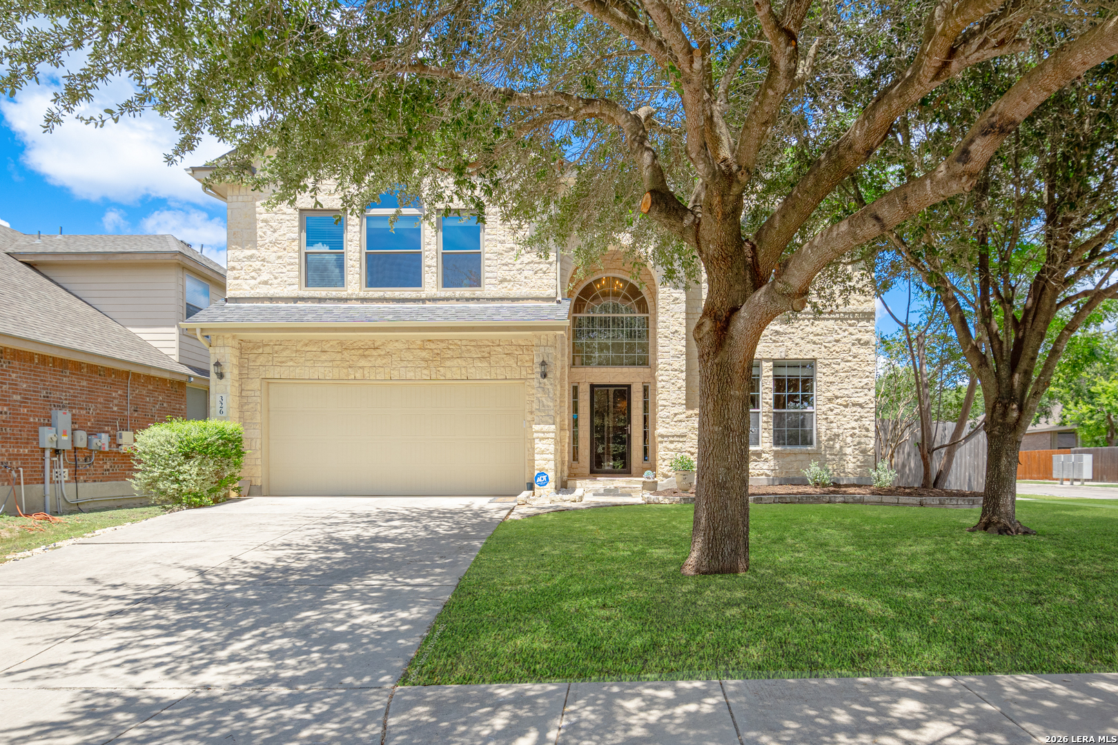 326 Loch Lomond Dr Listing Cover Image