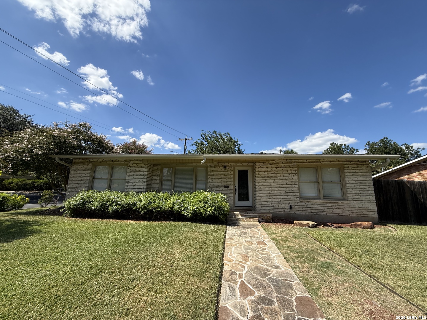 403 Nottingham Dr Listing Cover Image