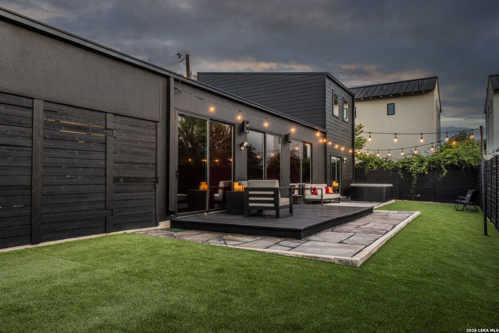 371 Everest Ave Listing Cover Image