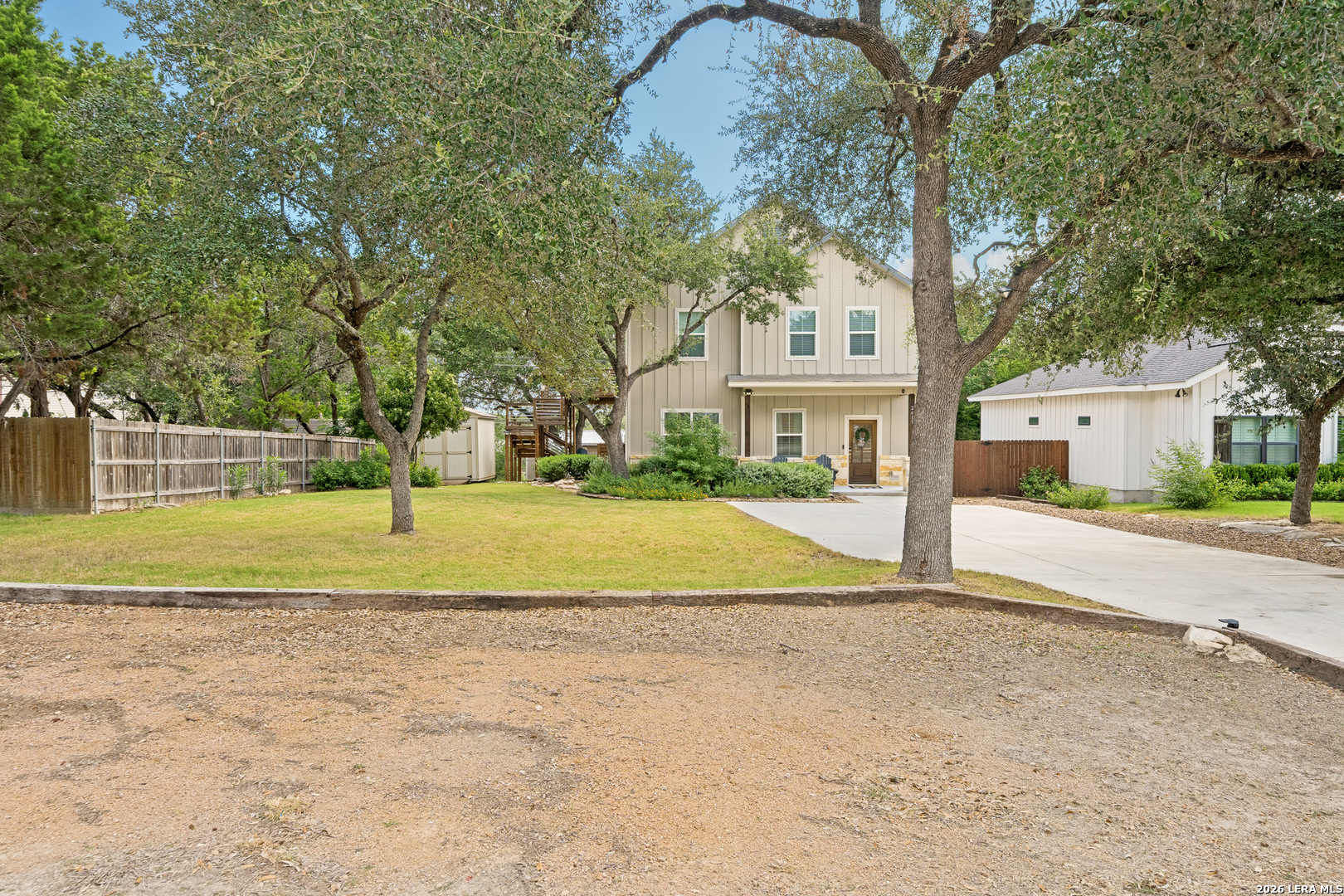 2619 Candlelight Dr Listing Cover Image