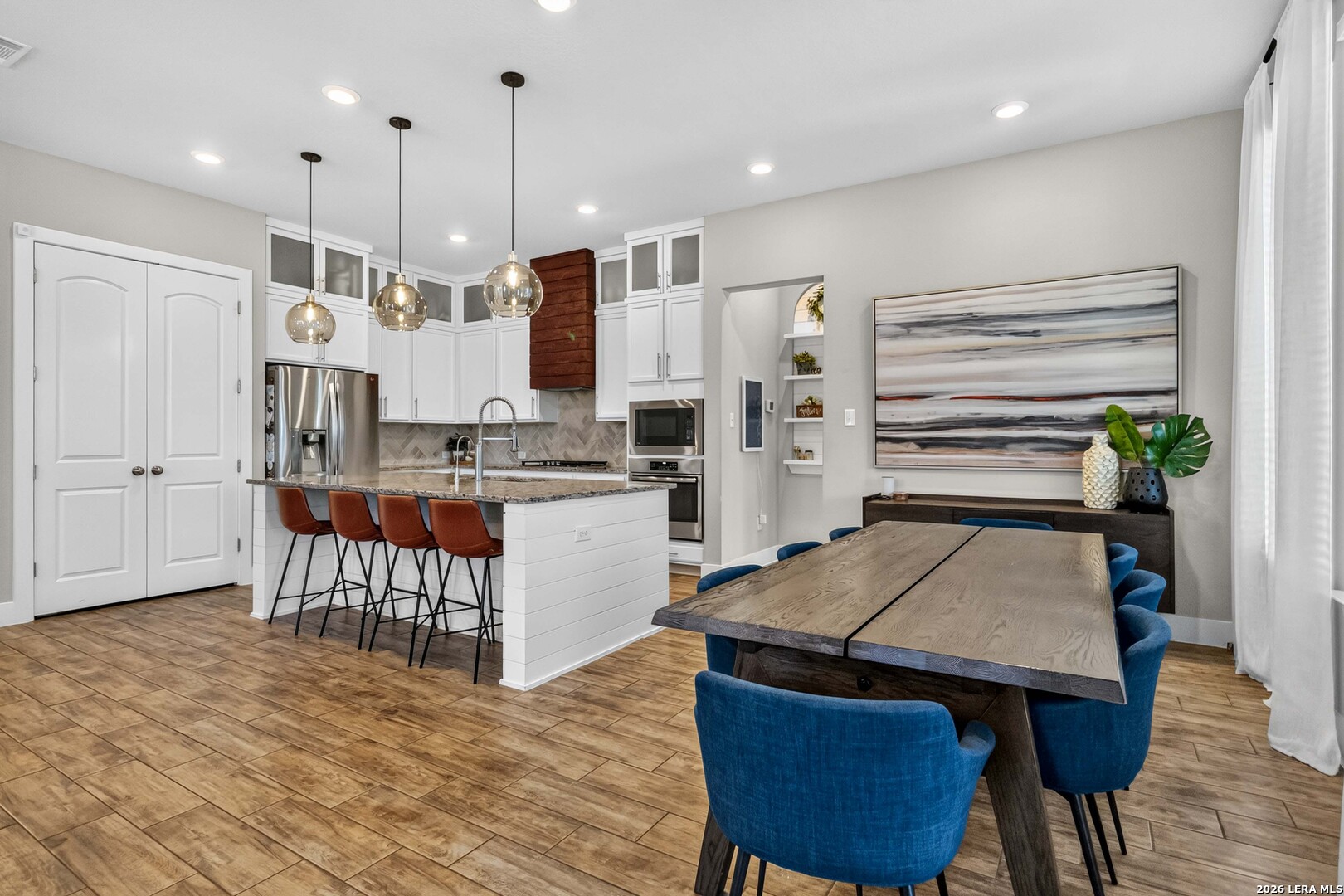 Eat-In Kitchen