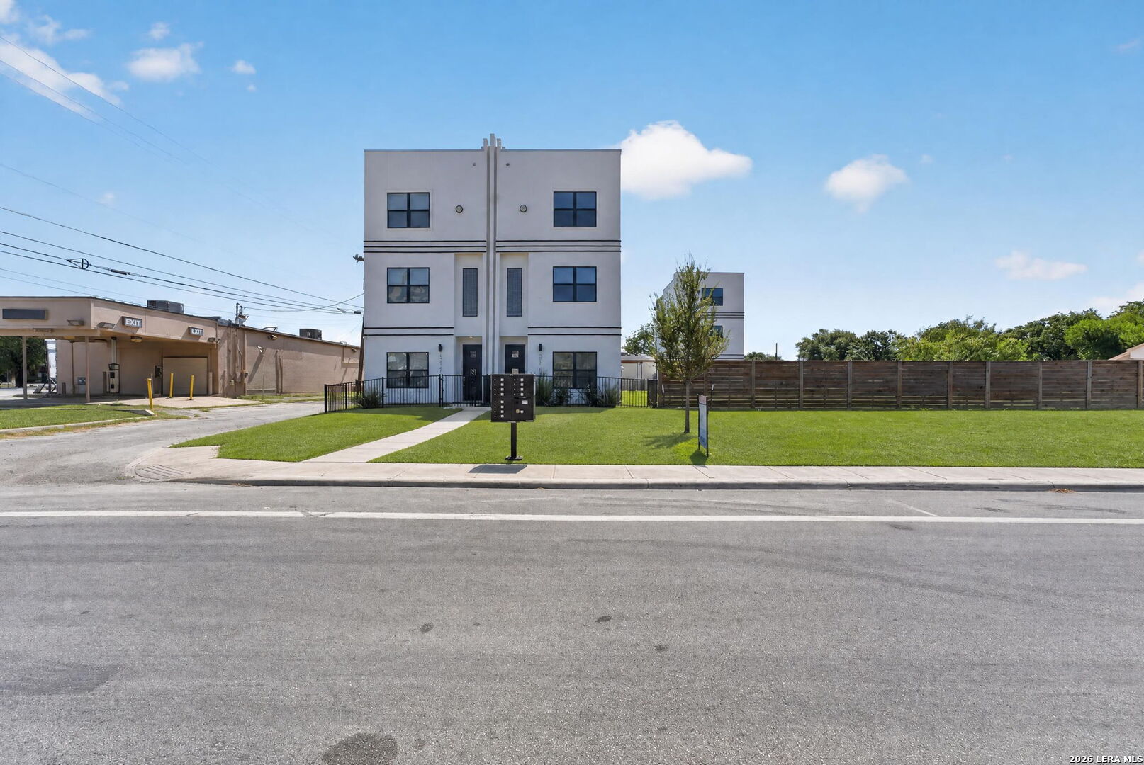 1735 W Gramercy Pl 301