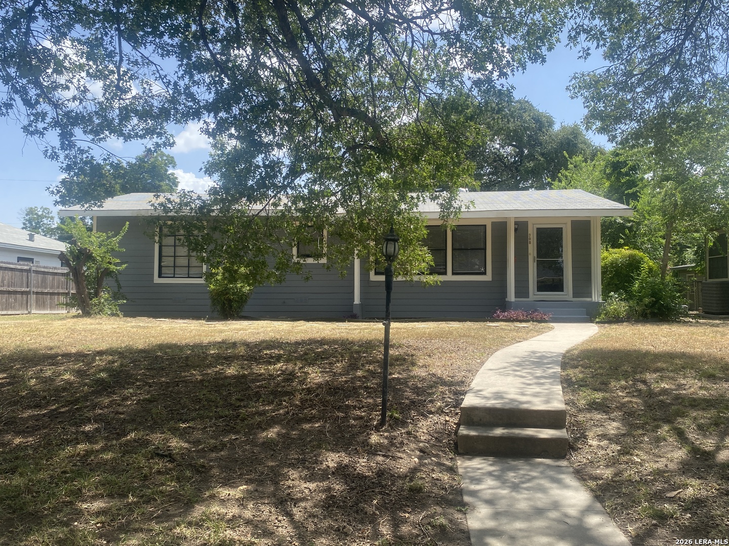 308 Larchmont Dr Listing Cover Image