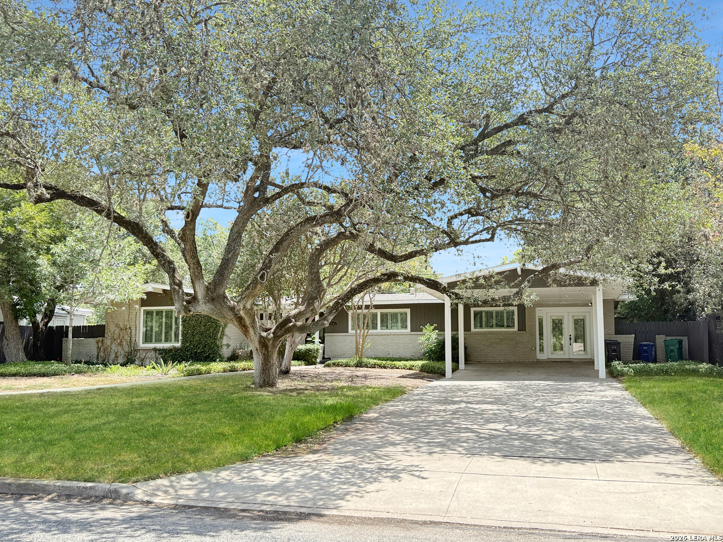 446 Forrest Hill Dr Listing Cover Image