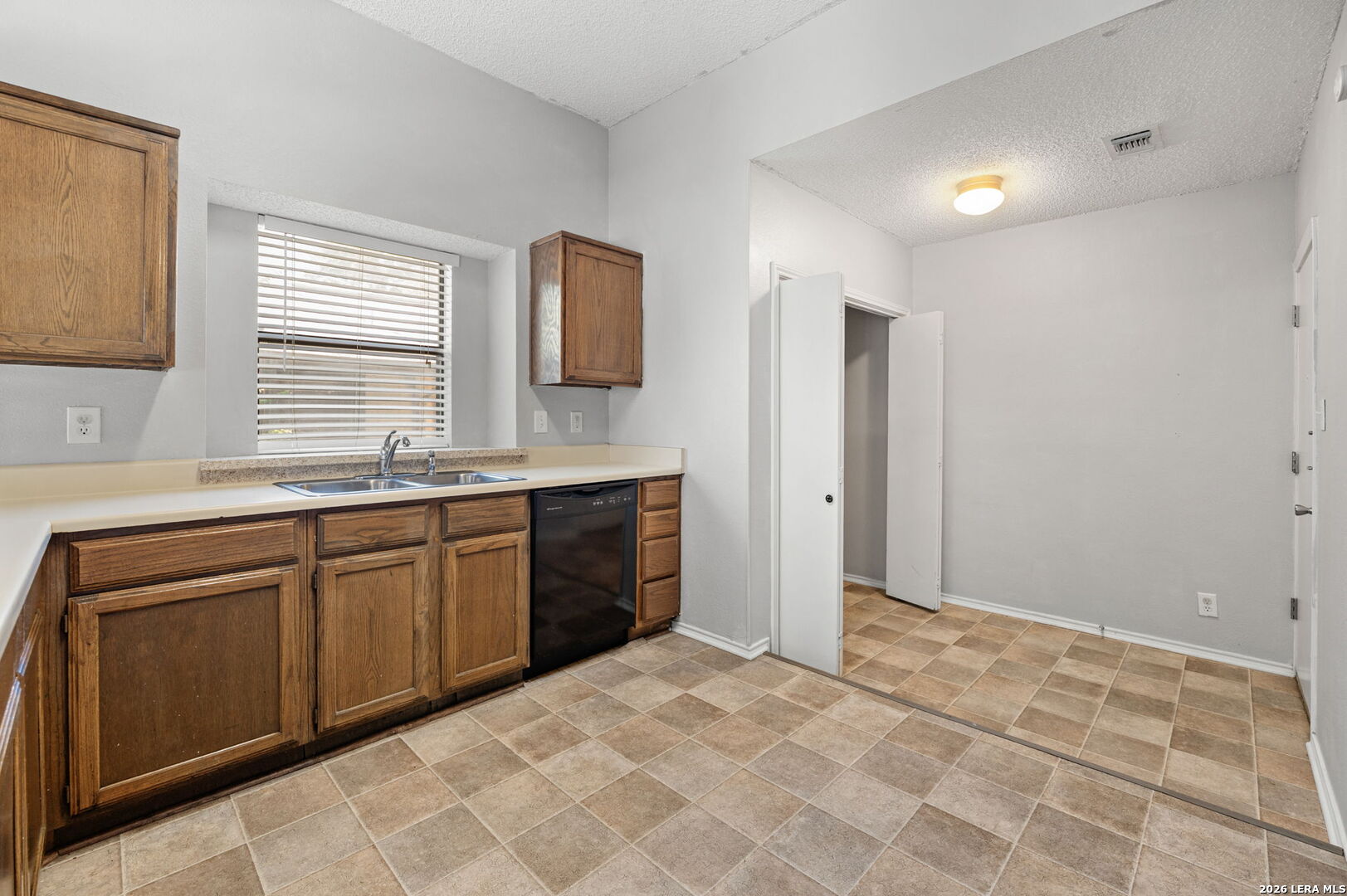 8419 Tiguex, Universal City, TX 78148