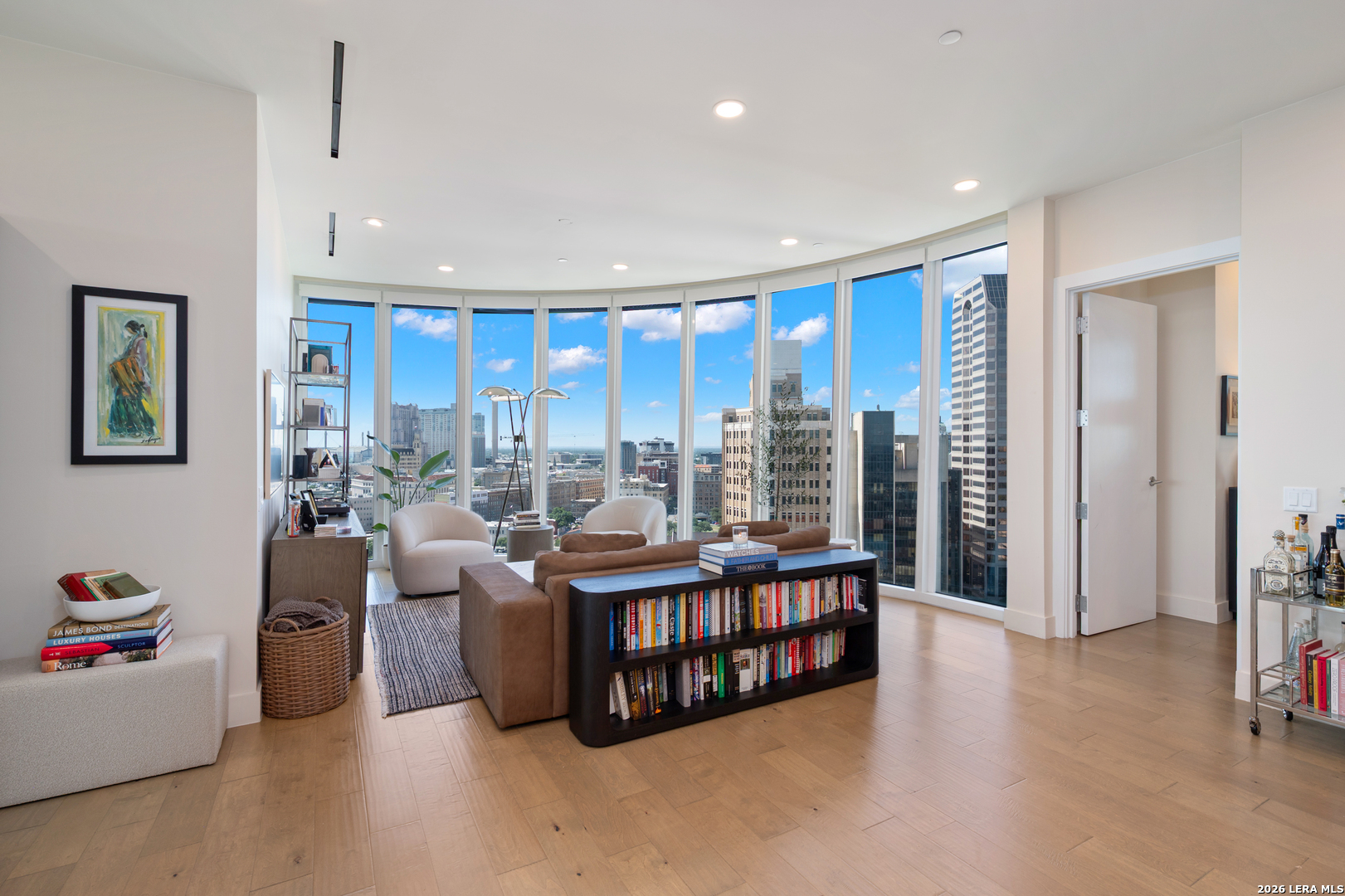 123 Lexington APT 1406