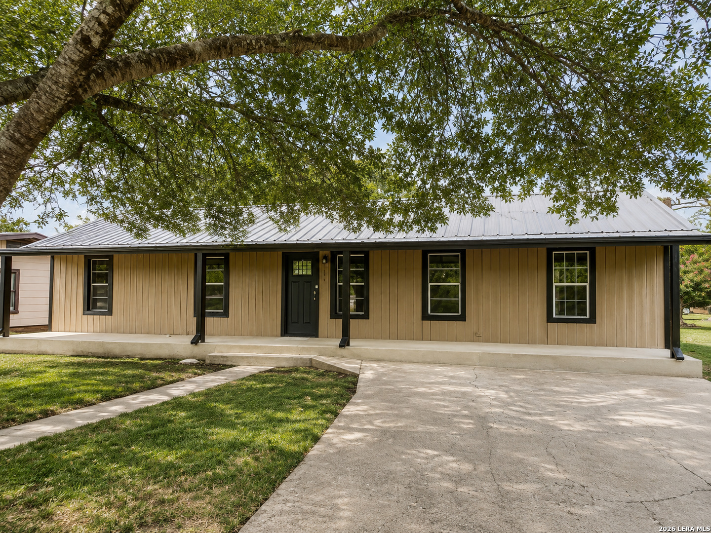 2nd image of 959 E Ireland St, Seguin, TX 78155 | MLS# 2008883