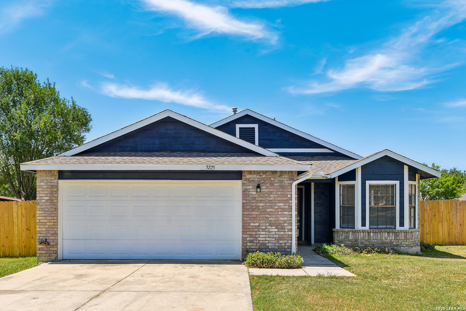 5223 Lakebend East Dr Listing Cover Image
