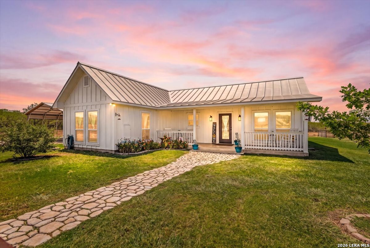 977 Private Road 1688, Moore, TX