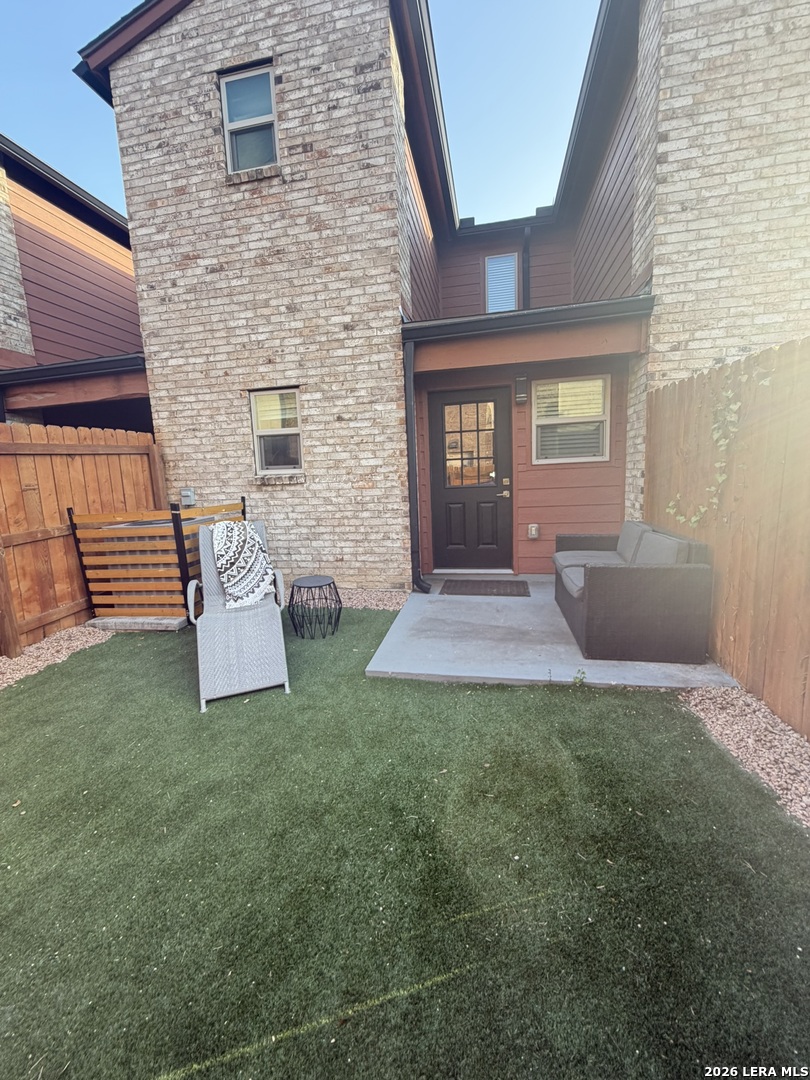 2718 Old Field Dr, #302, San Antonio, TX 78247