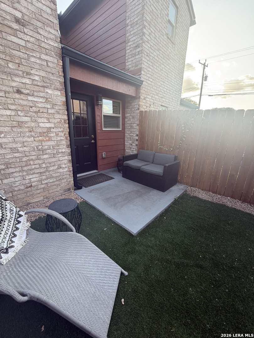 2718 Old Field Dr, #302, San Antonio, TX 78247