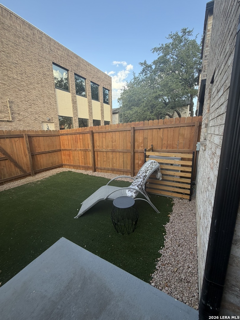 2718 Old Field Dr, #302, San Antonio, TX 78247