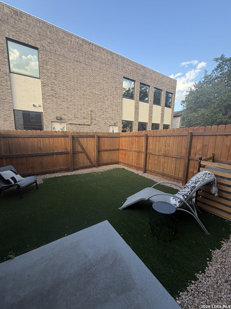 2718 Old Field Dr, #302, San Antonio, TX 78247