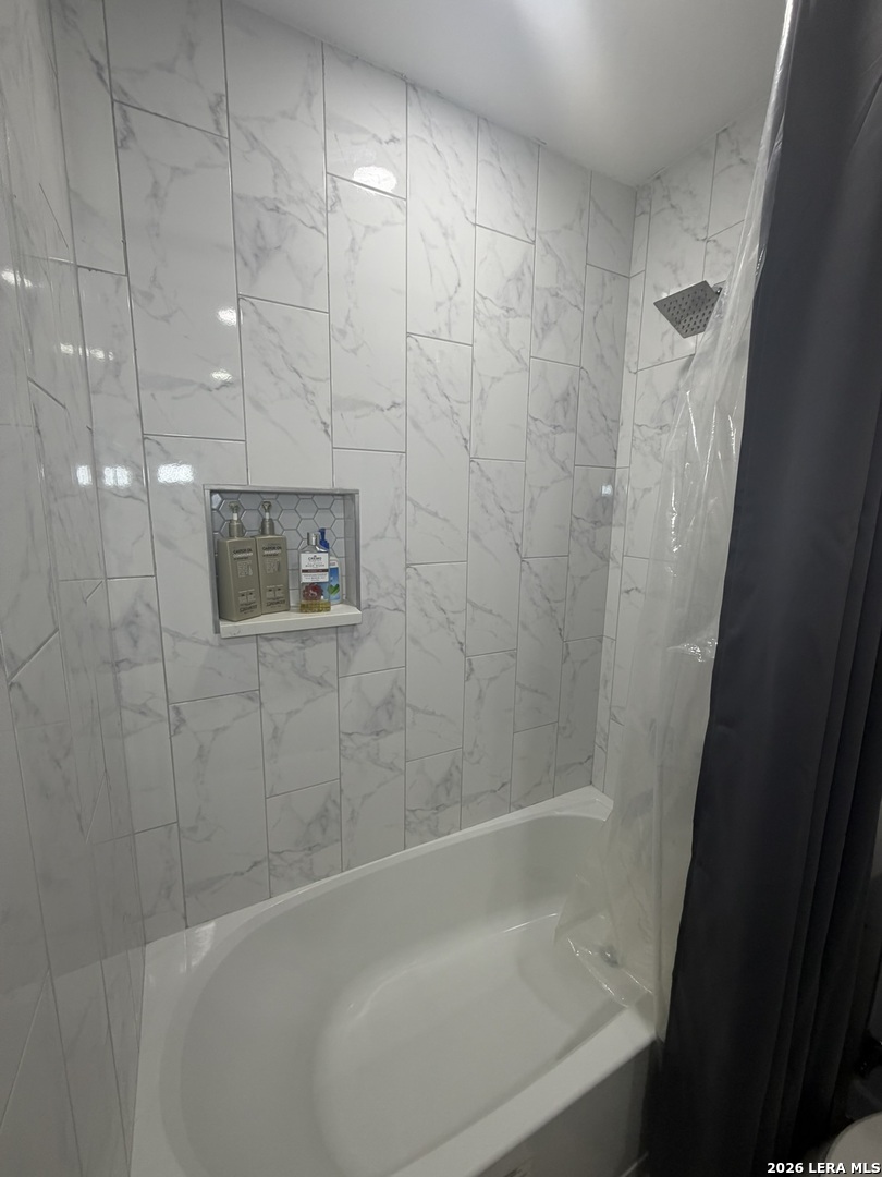 2718 Old Field Dr, #302, San Antonio, TX 78247