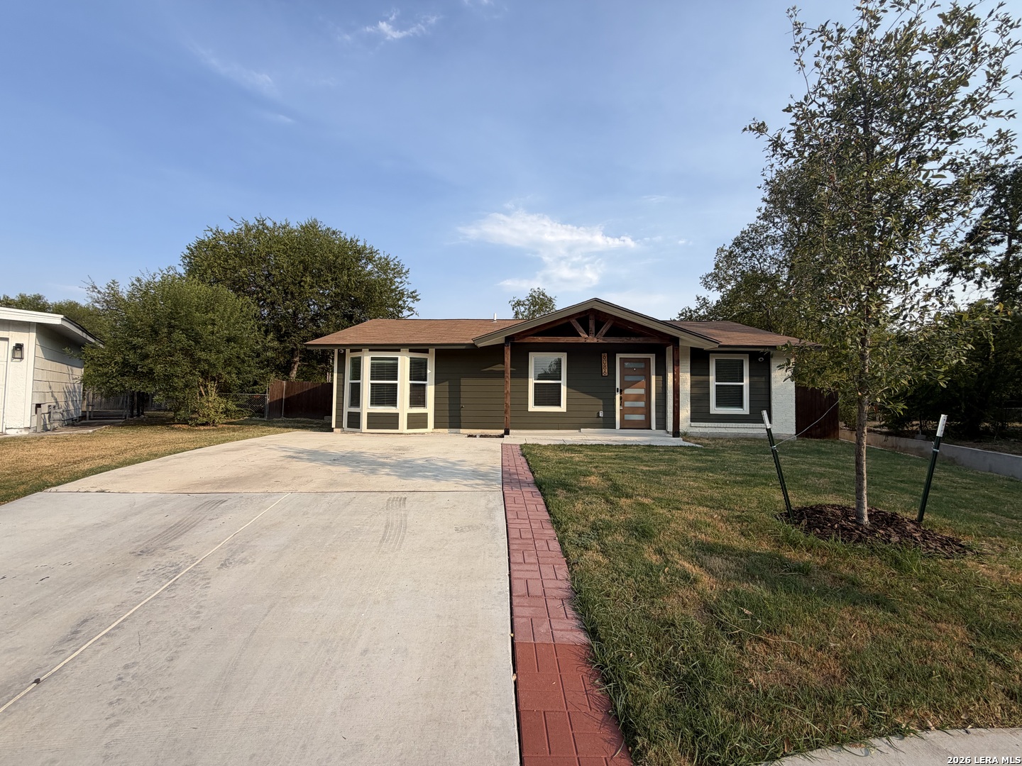 6086 Castle Hunt Listing Cover Image