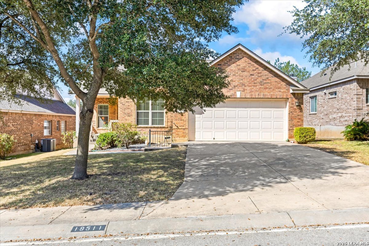 19511 Highgrove Ln, San Antonio, TX