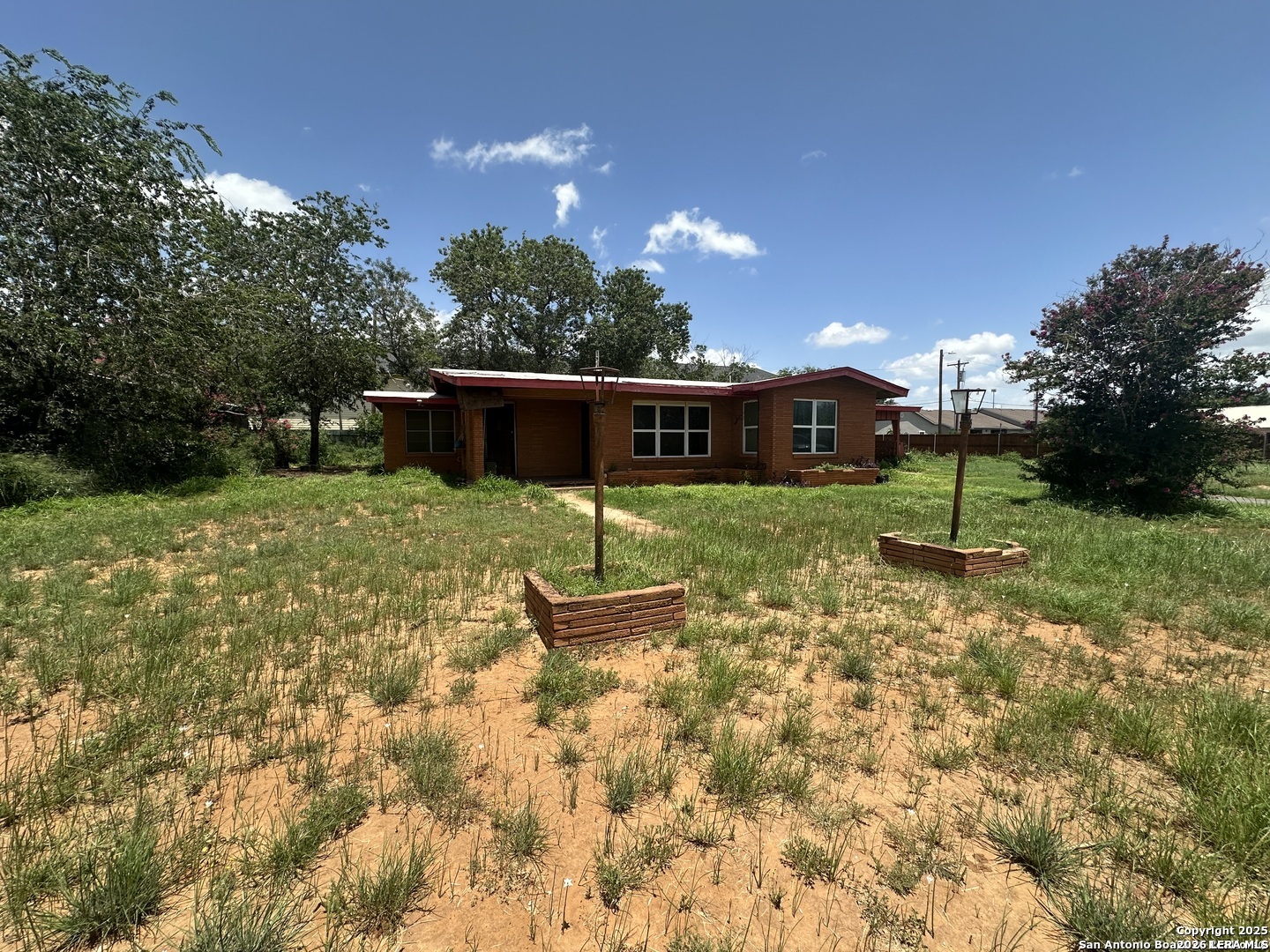 411 S Trevino St, Pearsall, TX