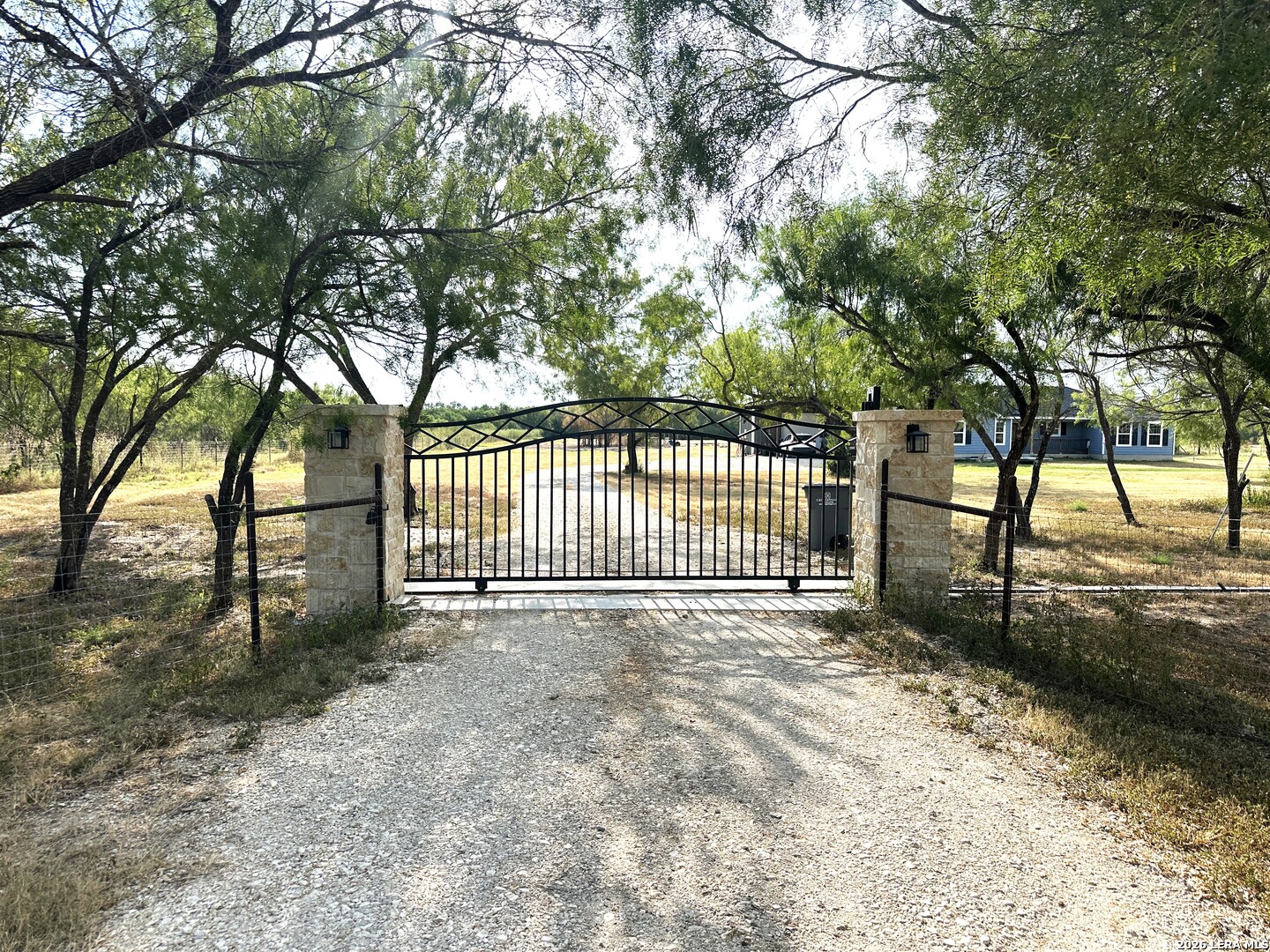 2171 & 2155 County Road 5710, Devine, TX