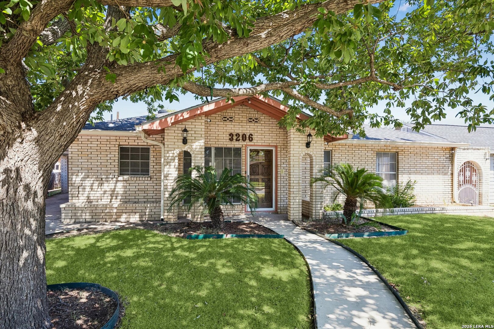 3206 Capitol Ave