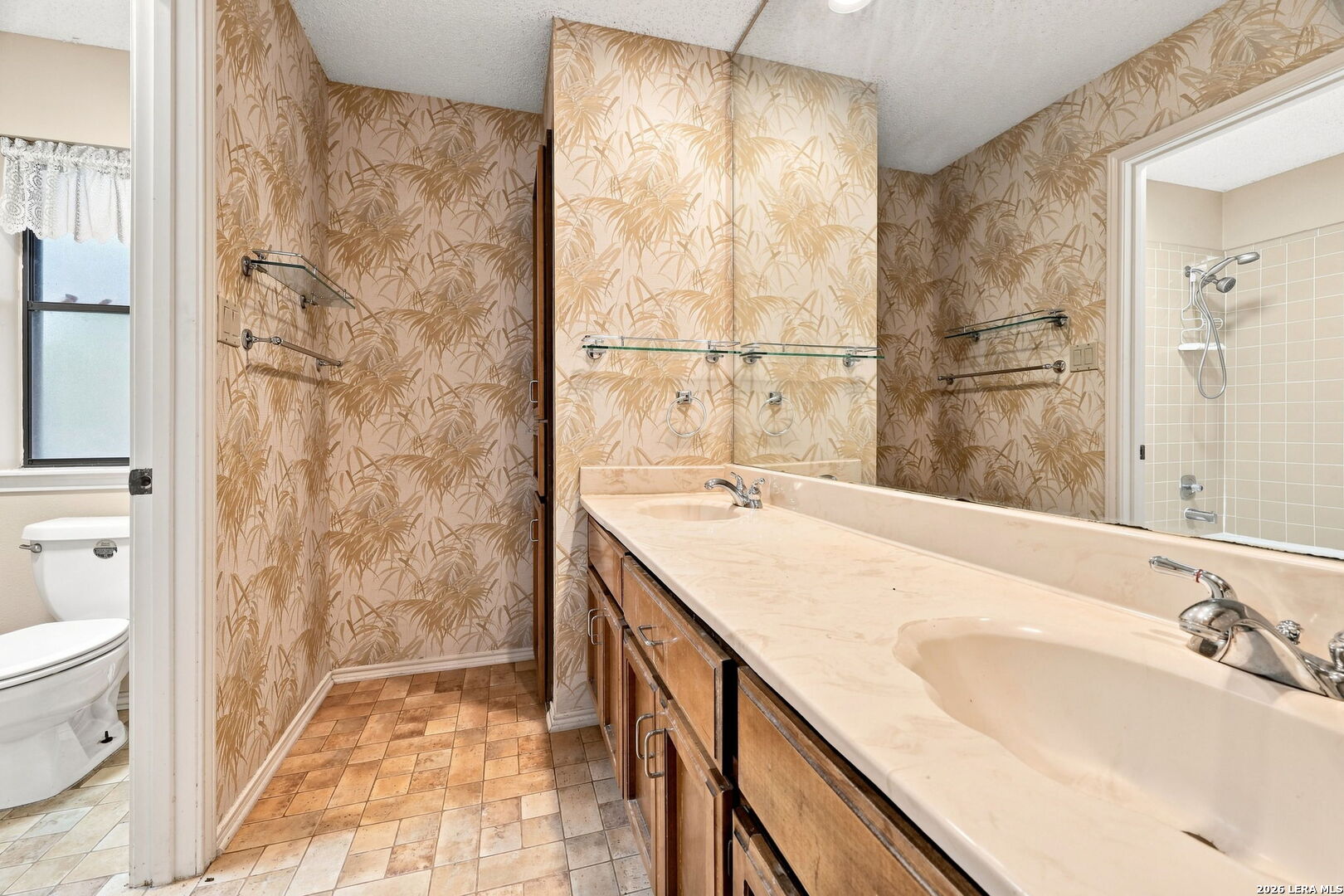 1800 SHADOW PARK ST, San Antonio, TX 78232
