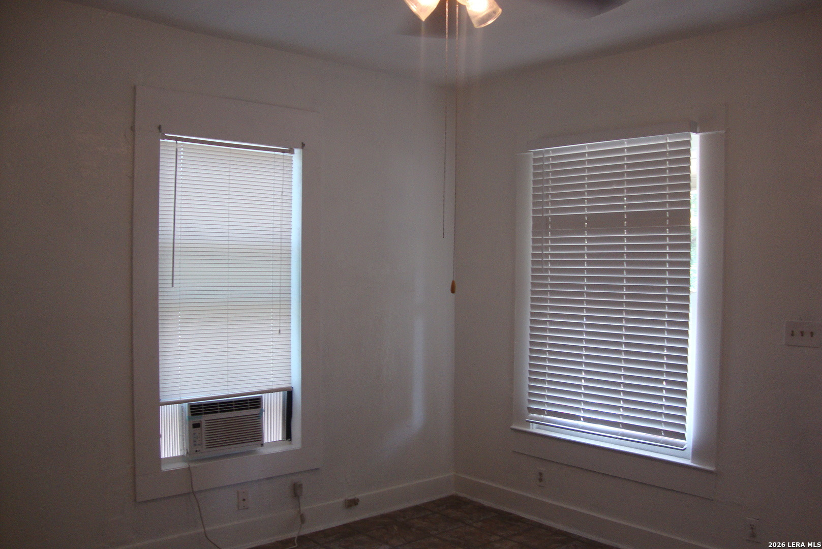 136 E DULLNIG CT, San Antonio, TX 78223