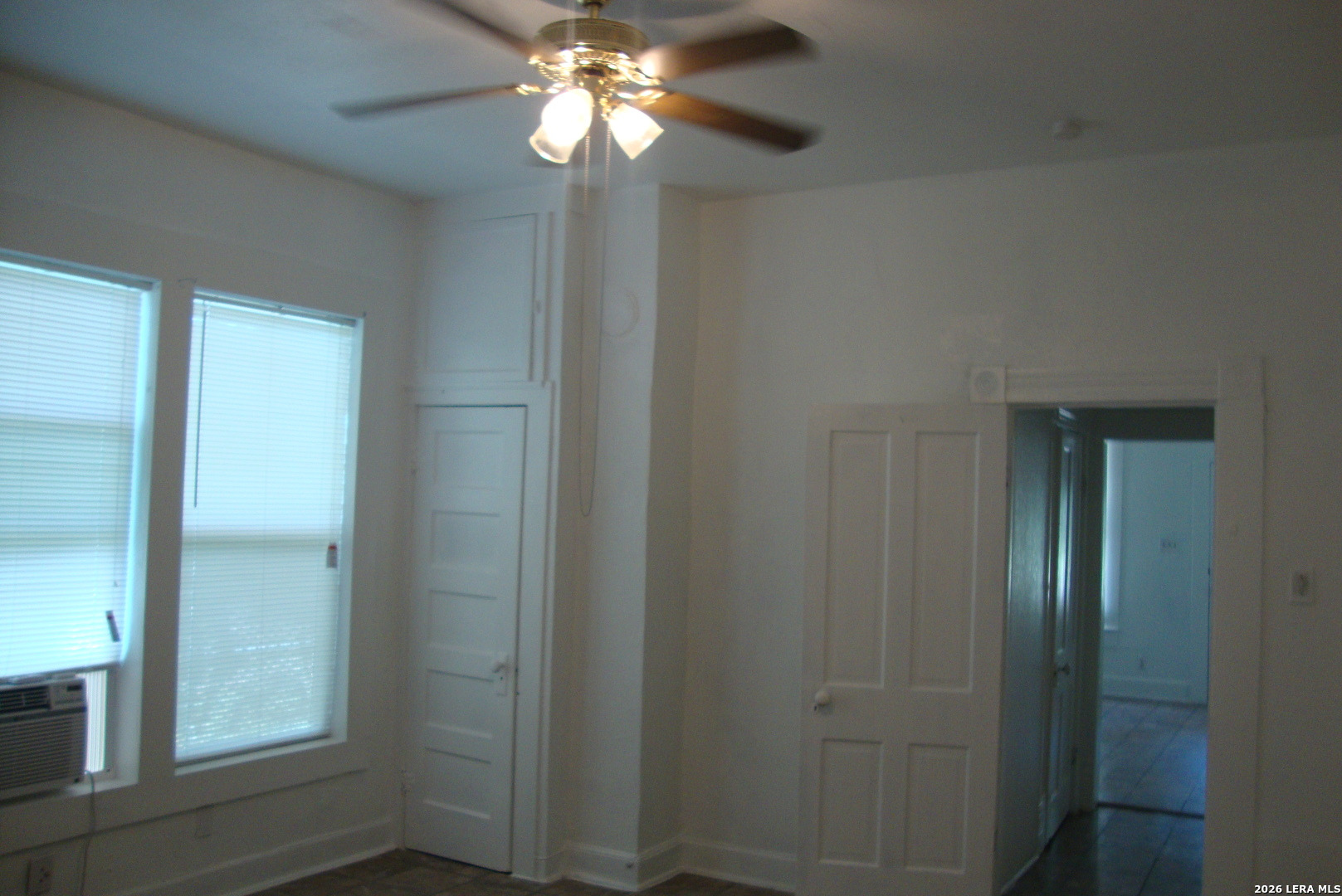 136 E DULLNIG CT, San Antonio, TX 78223