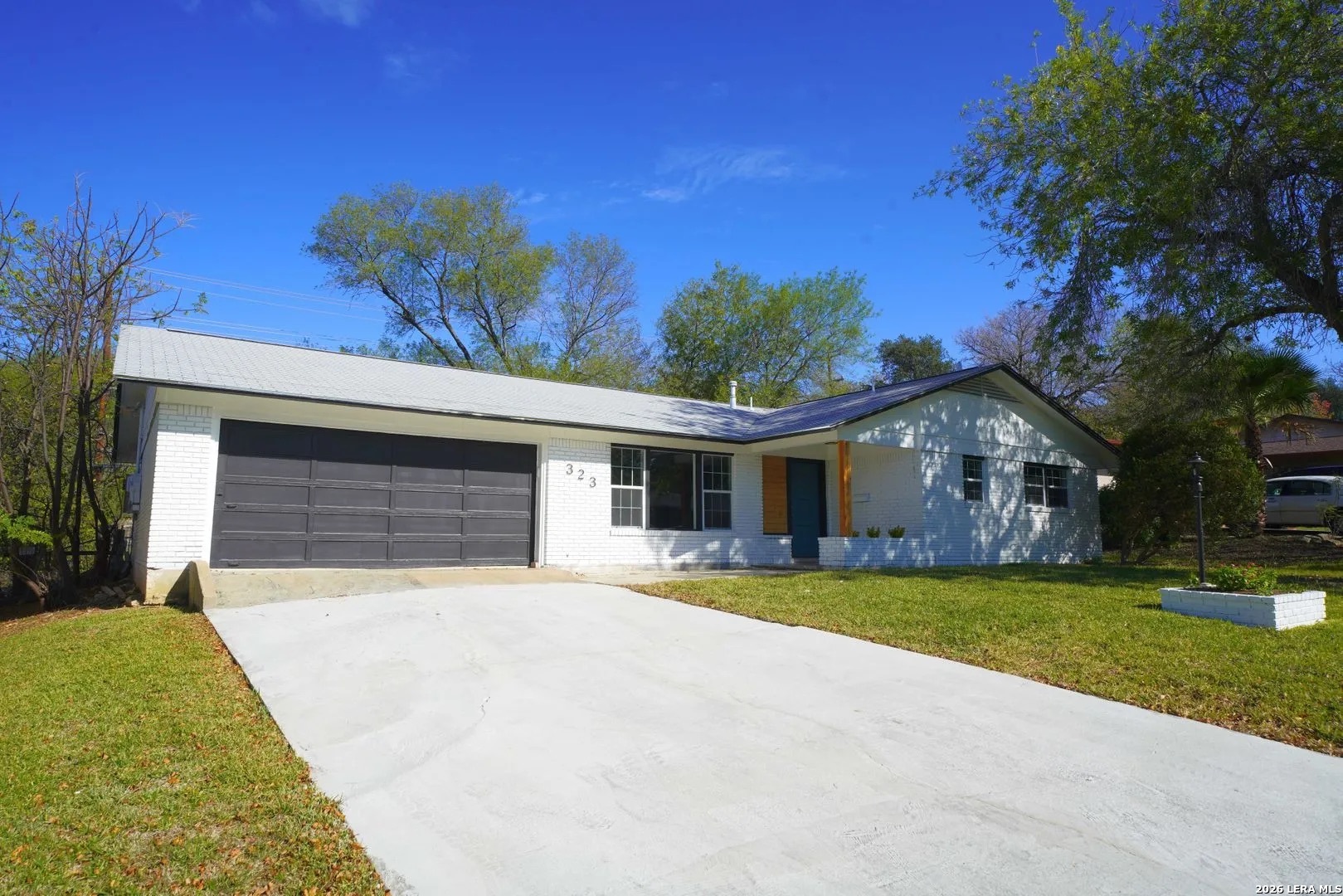 323 Stockton Dr Listing Cover Image