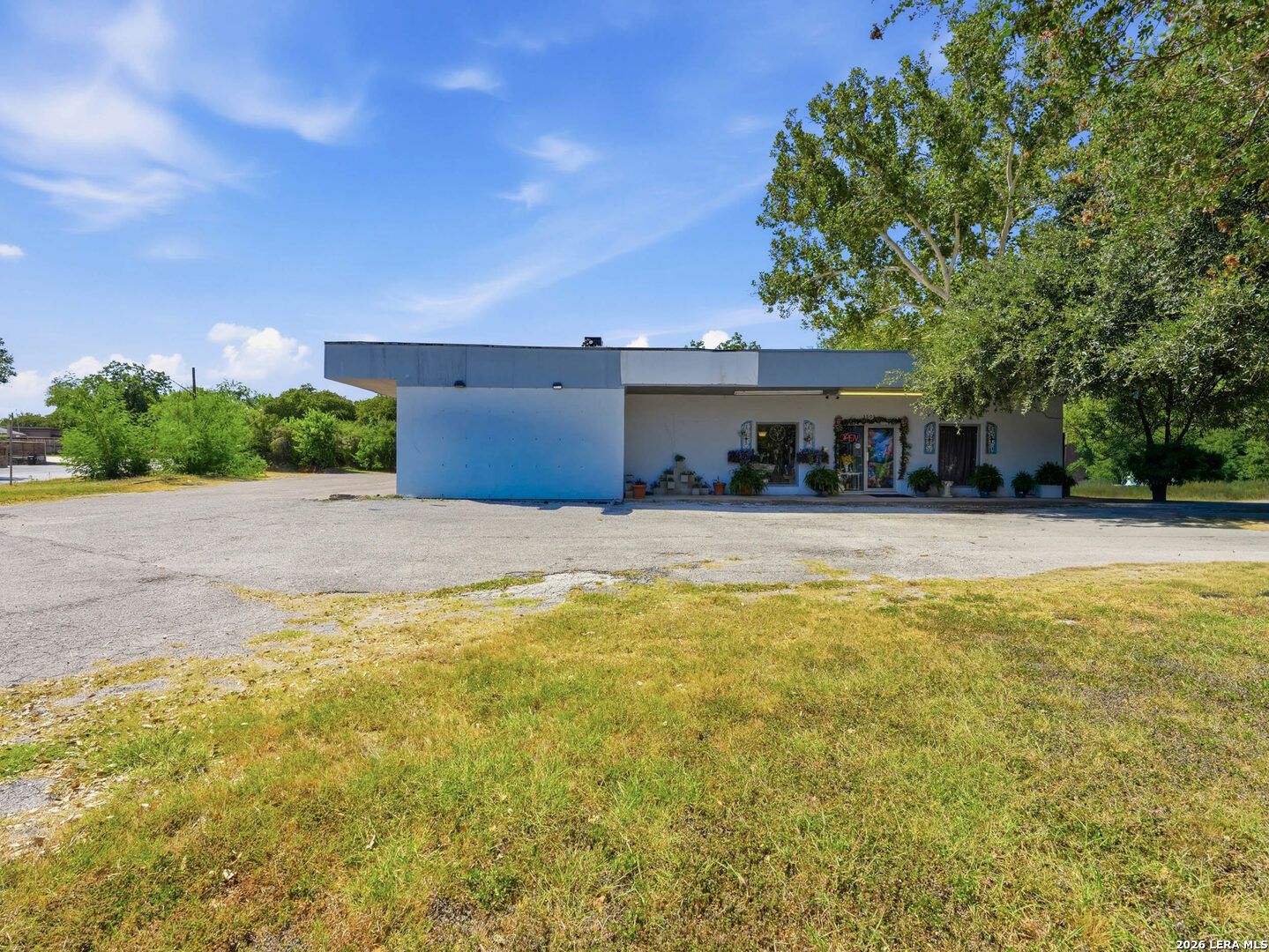 1501 HARRY WURZBACH RD, Terrell Hills, TX 78209