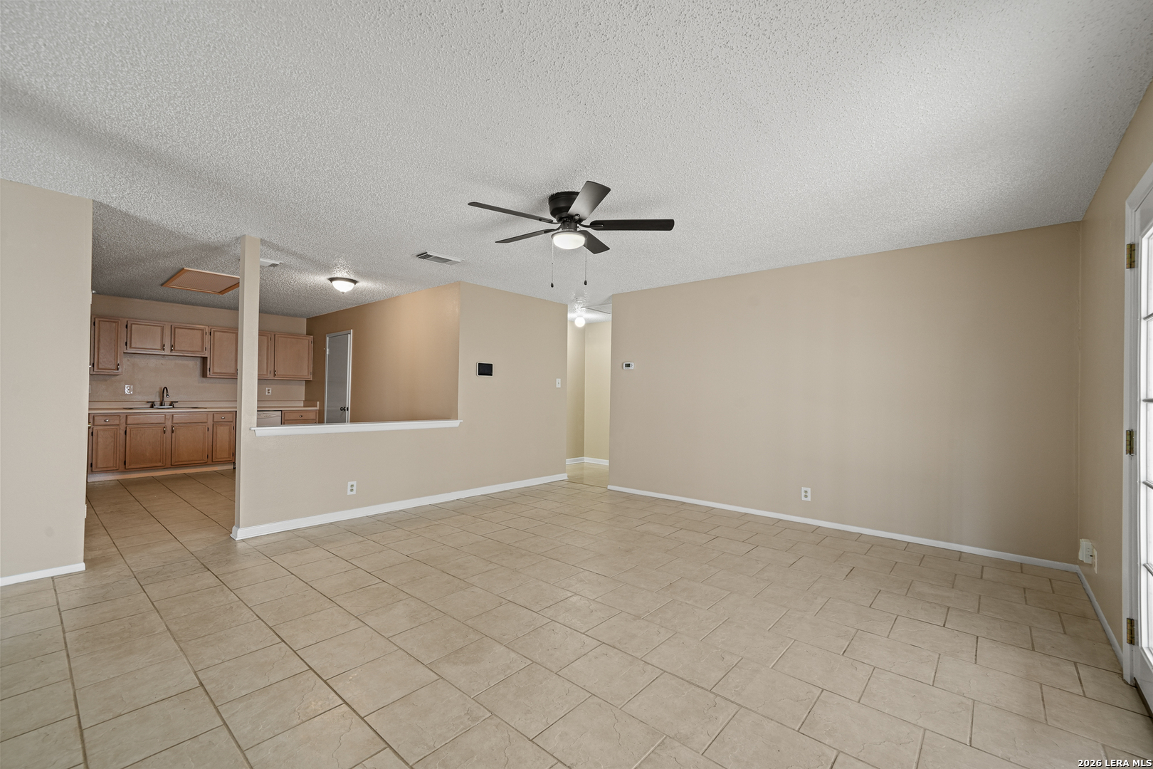 6827 MISTY FIELD DR, Converse, TX 78109