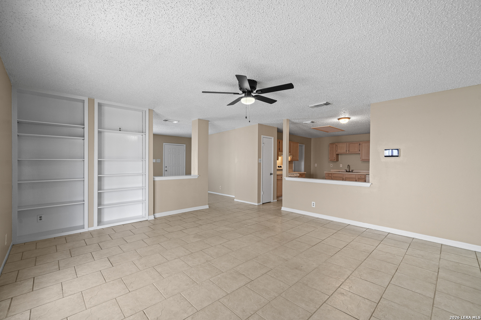 6827 MISTY FIELD DR, Converse, TX 78109