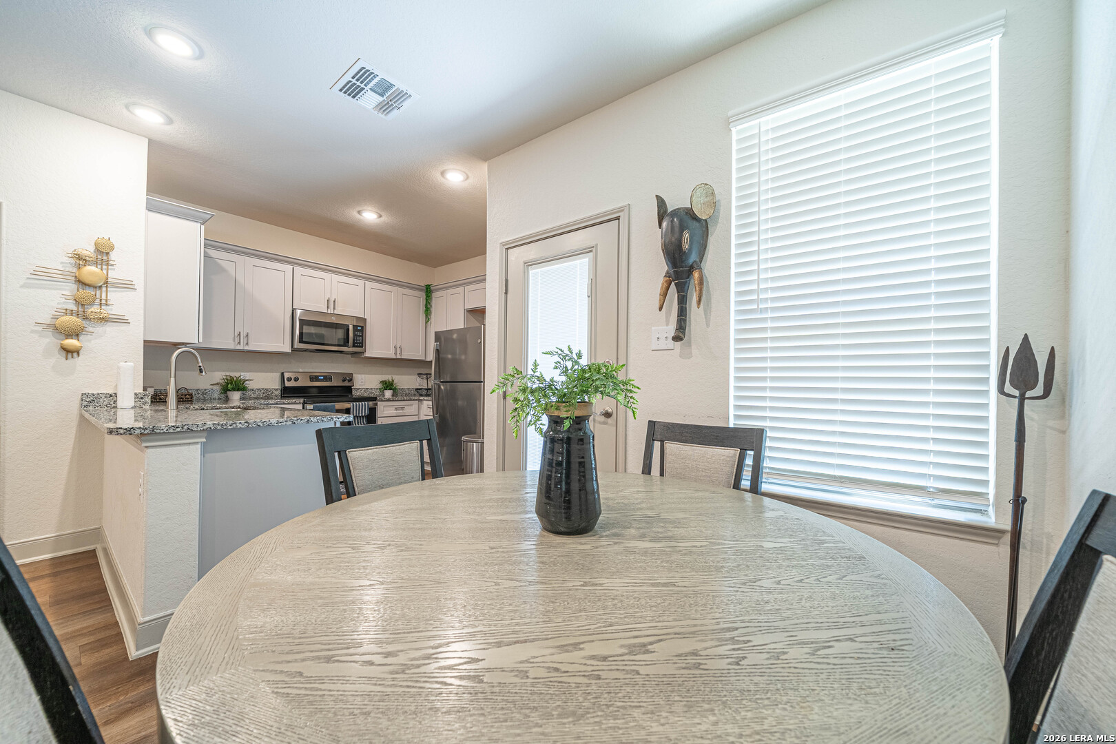 7616 MAGNOLIA VLG, San Antonio, TX 78252