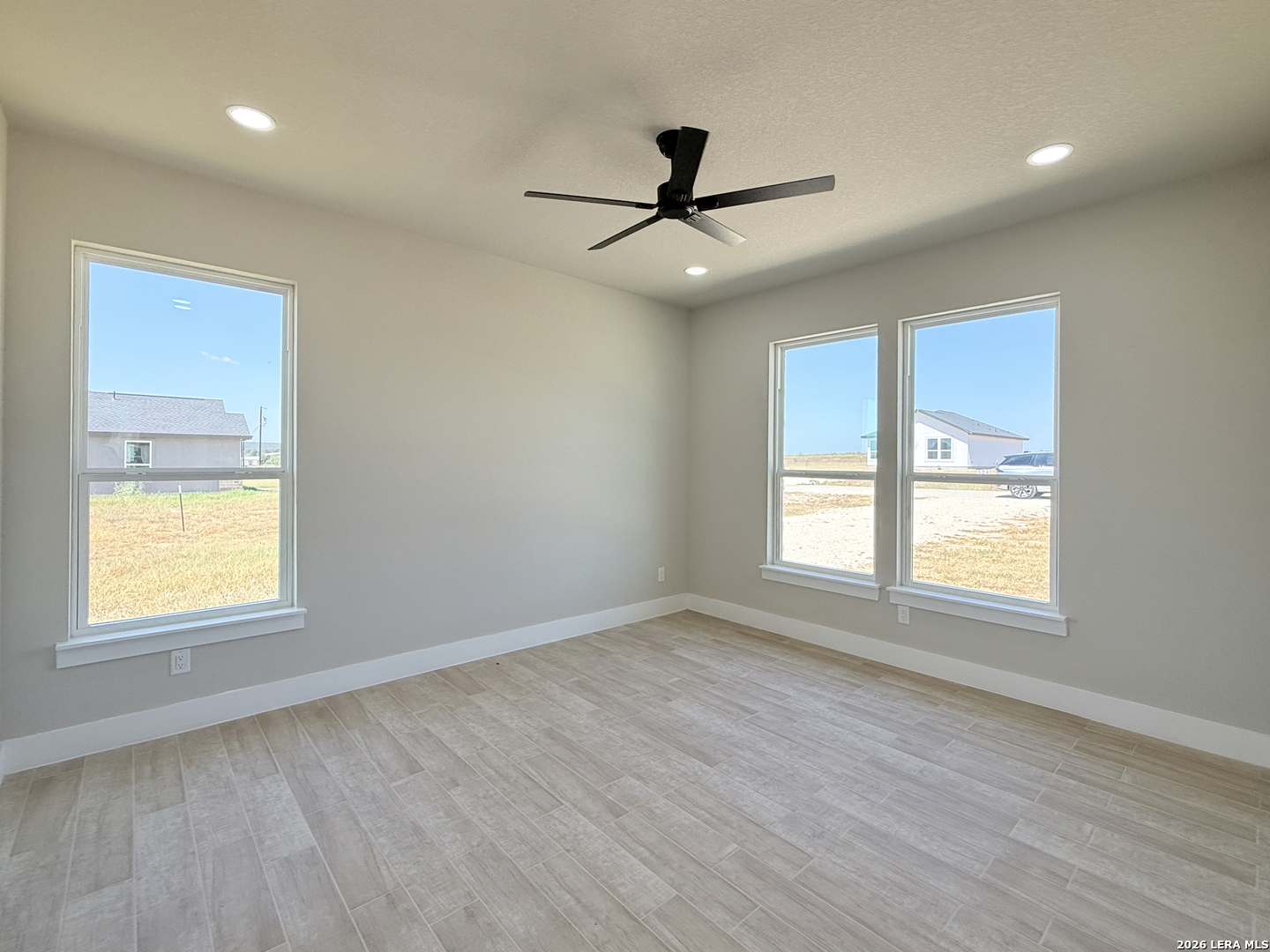 121 Camino Verde Ct, La Vernia, TX 78121