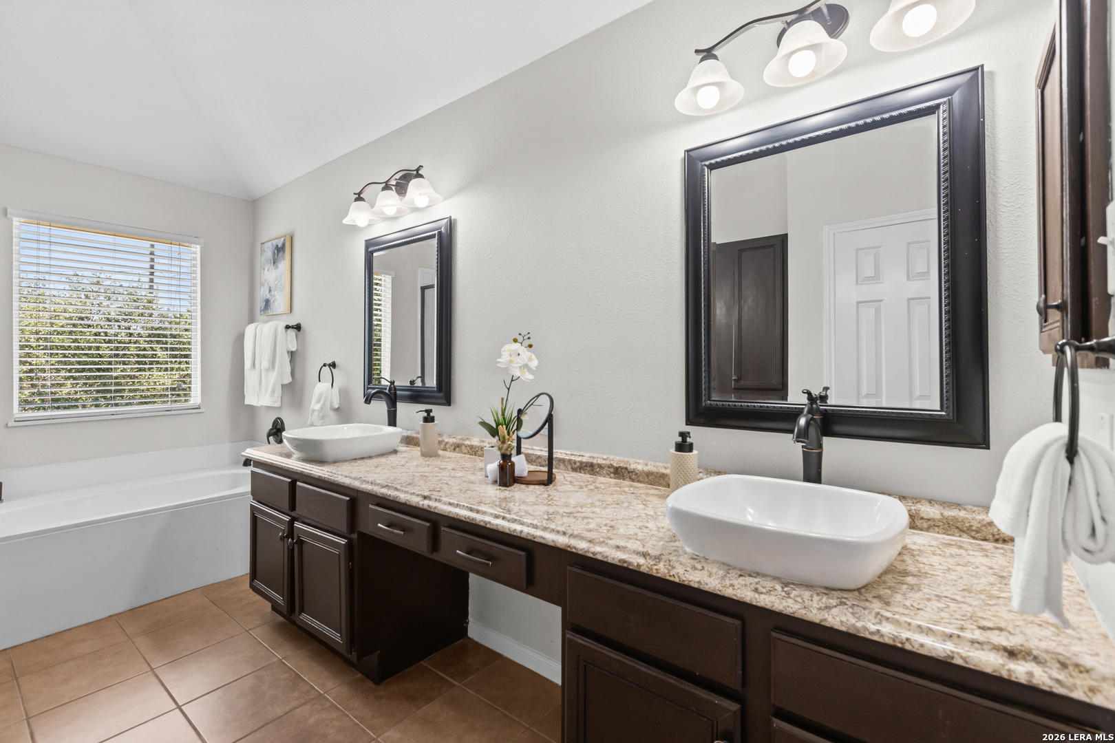 14235 Red Maple Wood, San Antonio, TX 78249