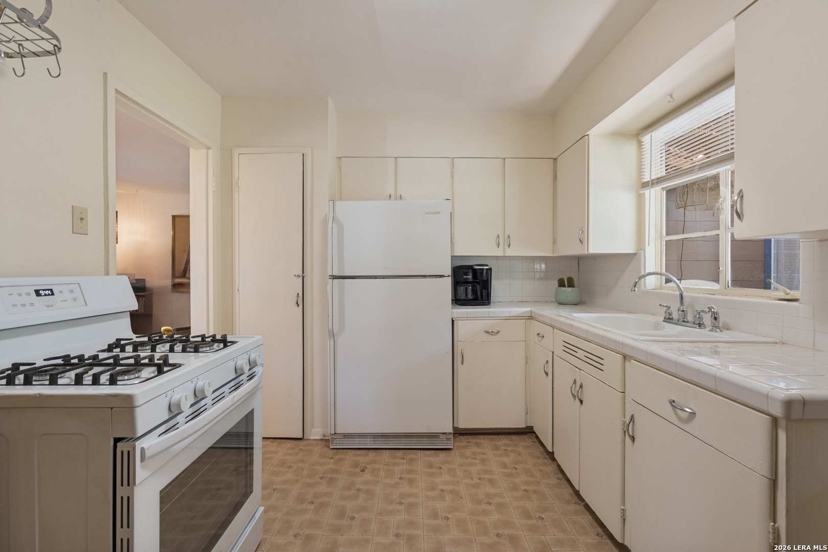 526 Sumner Dr, San Antonio, TX 78209