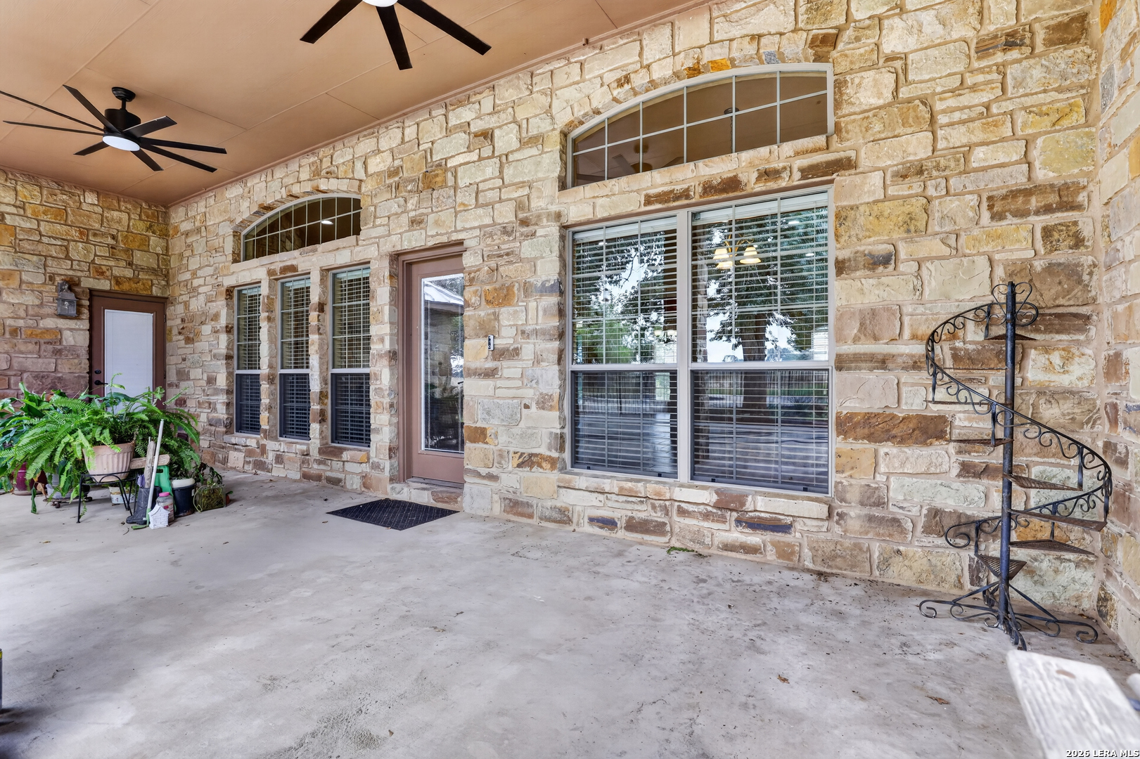 144 Abrego Lake, Floresville, TX 78114
