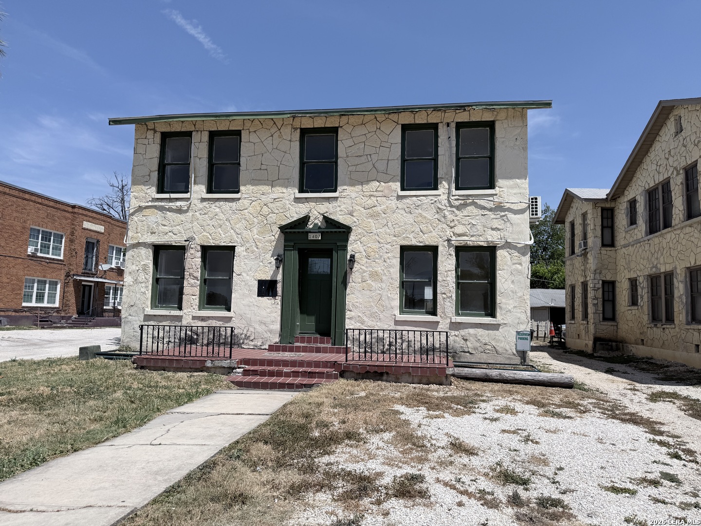1407 Woodlawn Ave Listing Cover Image