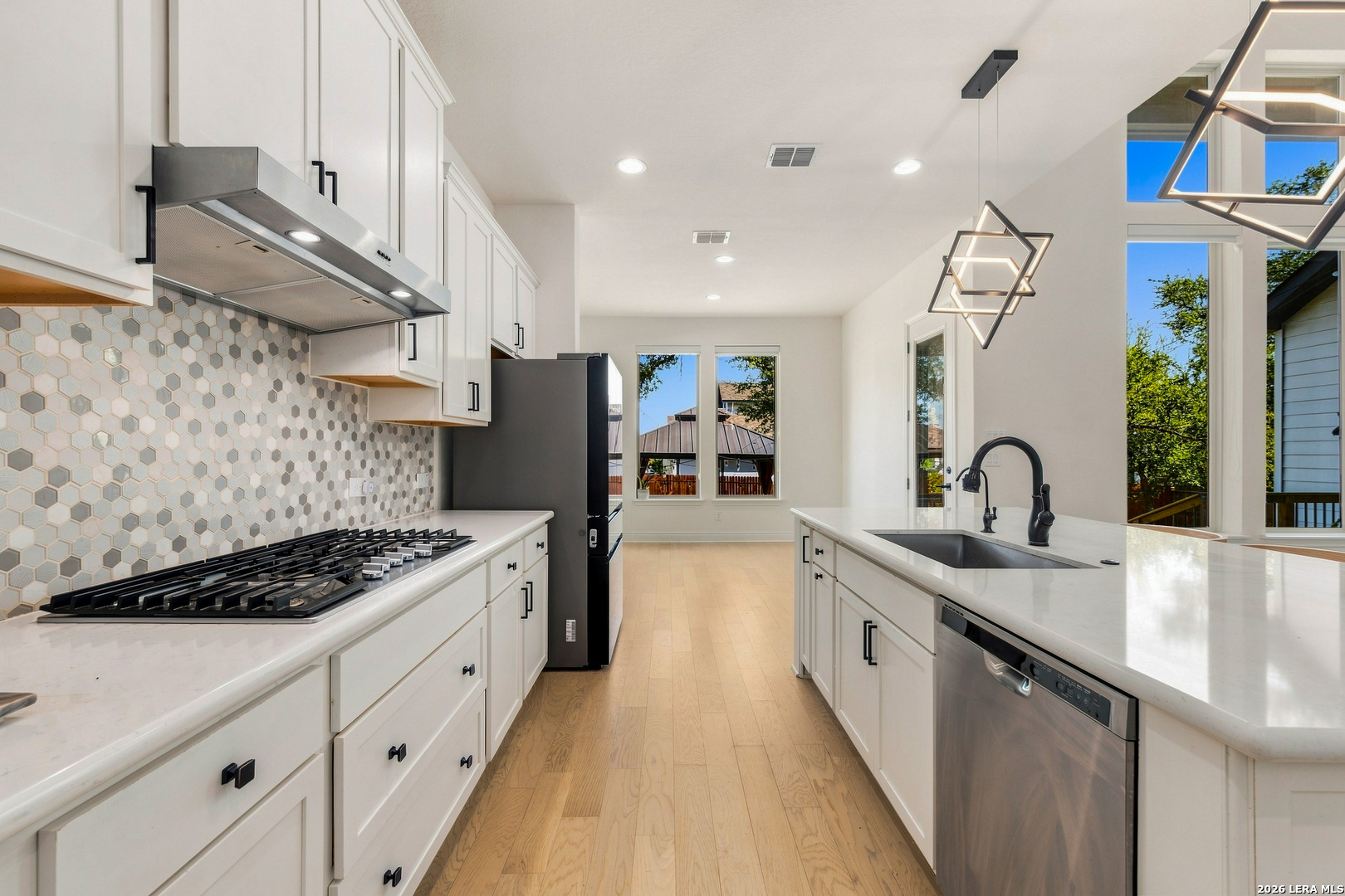 9041 MENDRIN RDG, Fair Oaks Ranch, TX 78015