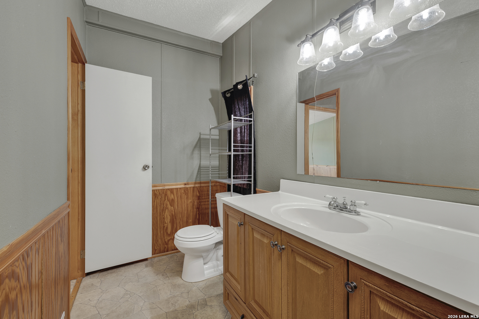 745 Warncke Rd, La Vernia, TX 78121